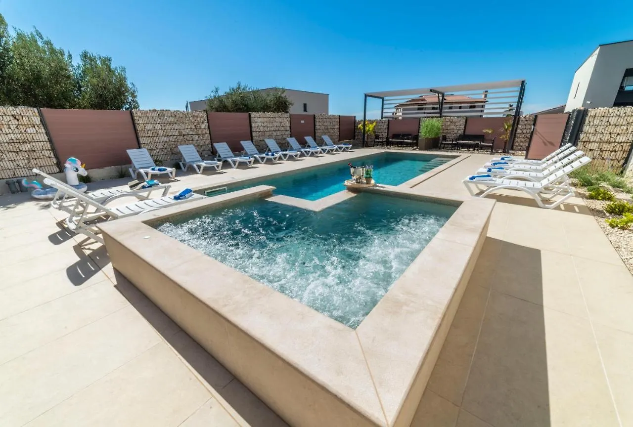 Pinna Residence - Galija Pola 0*,